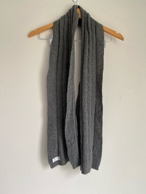 V. FRAAS 100% cashmere grey cable knit scarf